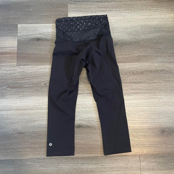 Lululemon black cropped leggings - Picture 3 of 4